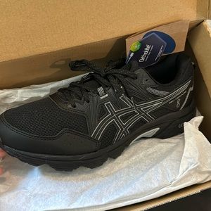 Men’s ASICS NWT size 9.5